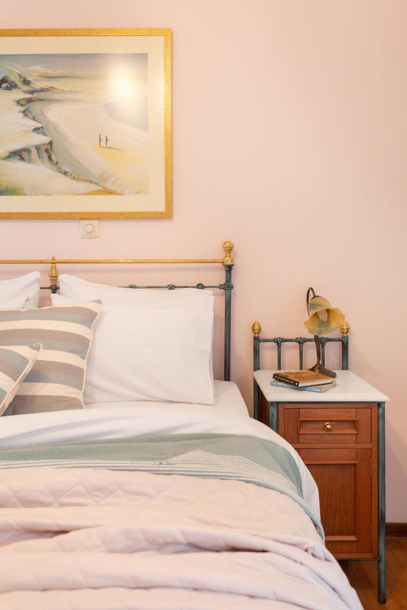 Bright, Calming Retreat With A Balcony Near Metro! Leilighet Athen Eksteriør bilde