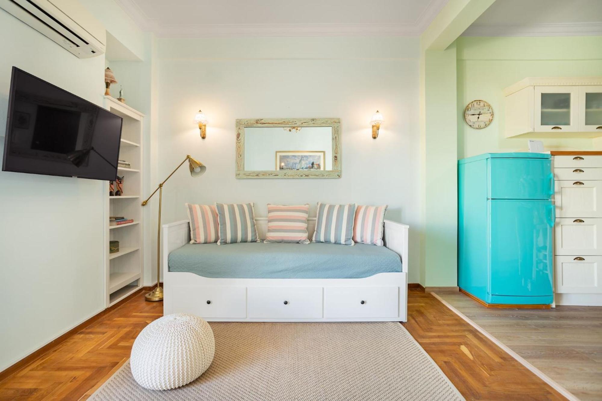 Bright, Calming Retreat With A Balcony Near Metro! Leilighet Athen Eksteriør bilde