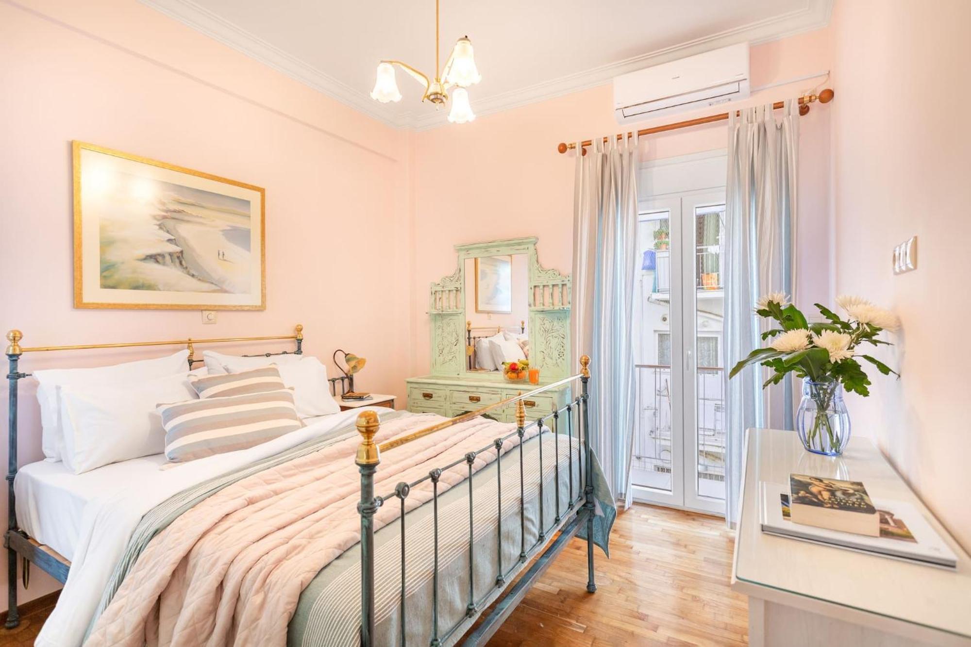 Bright, Calming Retreat With A Balcony Near Metro! Leilighet Athen Eksteriør bilde