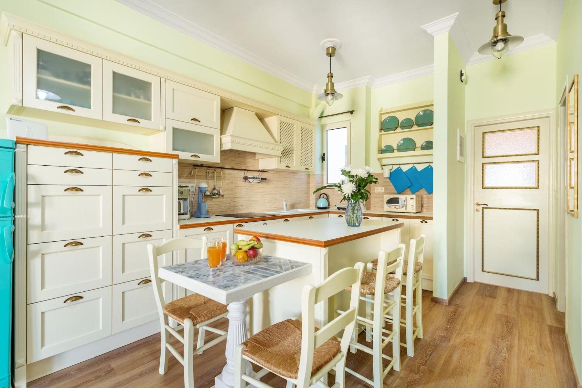 Bright, Calming Retreat With A Balcony Near Metro! Leilighet Athen Eksteriør bilde
